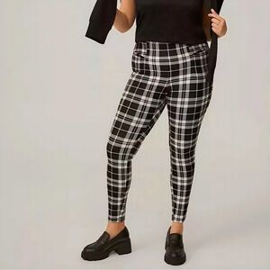 Torrid Ponte Knit Skinny Pants Size 6X Short Black White Plaid Pull On Waist